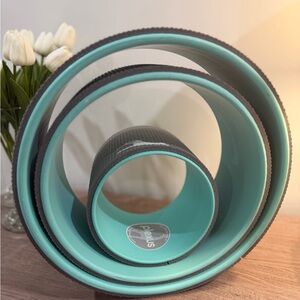 Chirp Gray and Teal Yoga Wheel